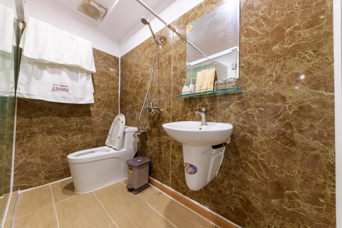 Venus Hotel & Massage - Bui Vien Walking Street Ho Chi Minh City Exterior photo